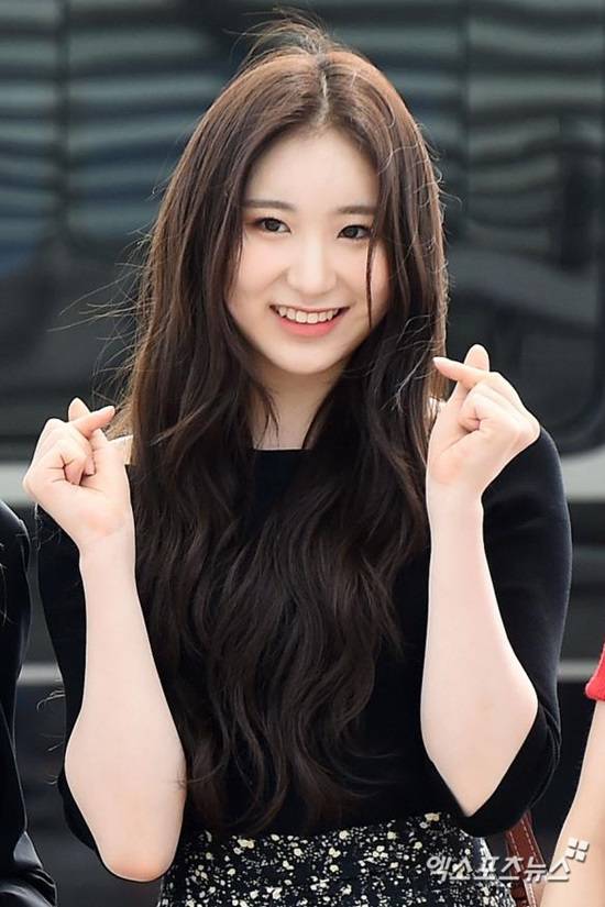 단독] 아이즈원 출신 이채연, 10월 12일 솔로 데뷔..권은비와 맞대결