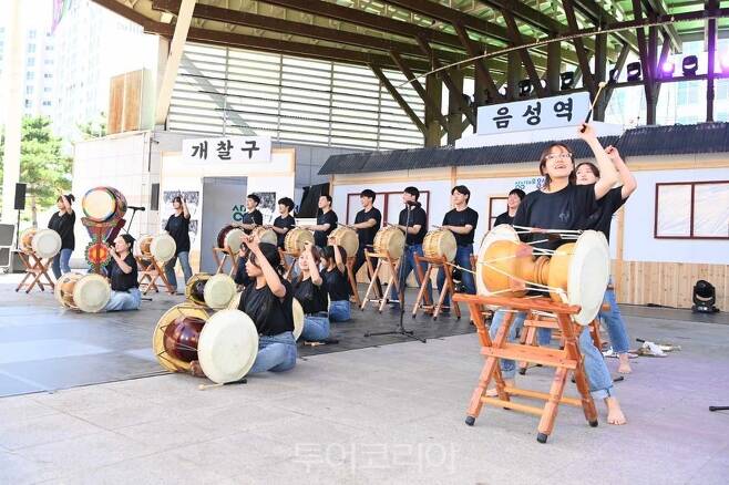 3년 만에 돌아온 음성품바축제, 타무천 예술단 공연