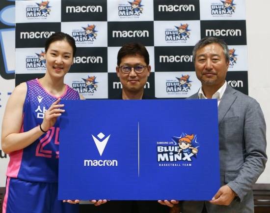 삼성생명은 마크론과 공식 용품 후원 계약을 체결했다. 사진=삼성생명 제공