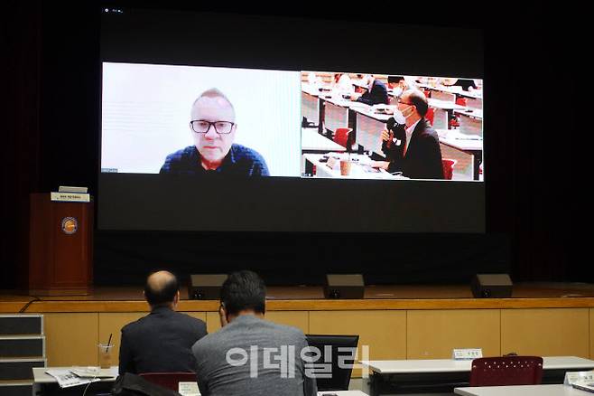 미치 로우 넷플릭스 공동창립자가 22일 광주 김대중컨벤션센터에서 열린 ‘광주에이스페어’에서 청중의 질의에 답변하고 있다. (사진=정다슬 기자)