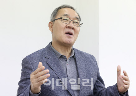 양무진 북한대학원대학교 총장이 서울 종로구에 위치한 학교 총장실에서 인터뷰를 하고 있다. (사진=이영훈 기자)