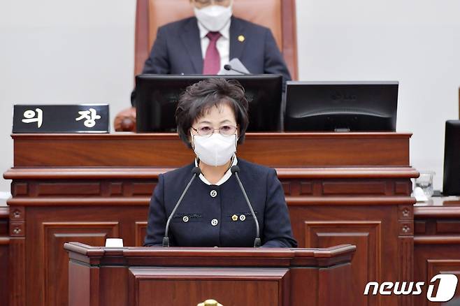 원화자 제주도의원(국민의힘·비례대표)이 22일 제409회 제1차 정례회 제5차 본회의에서 도정질문을 하고 있다.(제주도의회 제공)2022.9.22/뉴스1