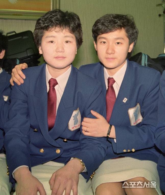 지난 1991년 지바 세계탁구선수권대회 남북단일팀 코리아의 복식조인 현정화(오른쪽)와 리분희. 스포츠서울 DB