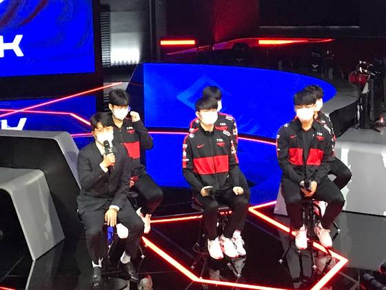 T1 선수단이 22일 서울 중구 그랑서울에서 열린 롤드컵 출정식에서 발언하고 있다. IS포토