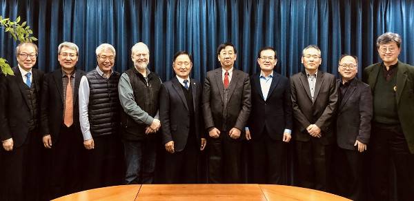 황성주(왼쪽 세번째) 박사와 선교통일한국협의회 공동회장단이 2019년 12월 부산 고신대에서 전략회의를 개최한 후 포즈를 취한 모습. 황성주 박사 제공