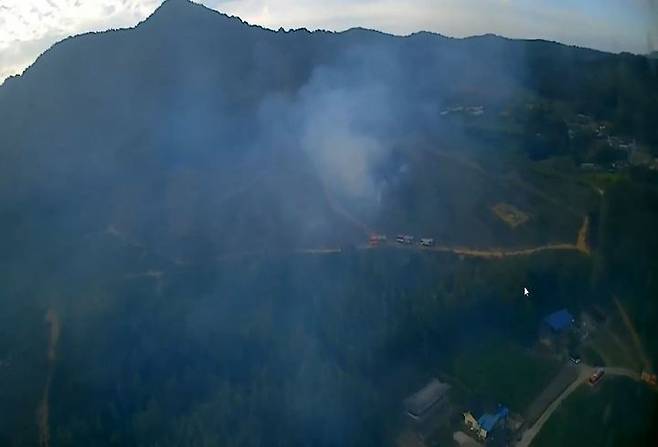 [익산=뉴시스]이동민 기자 = 22일 오후 4시 32분께 전북 익산시 왕궁면의 한 야산에서 불이 나 1시간 16분만에 진화됐다. (산림청 제공) *재판매 및 DB 금지