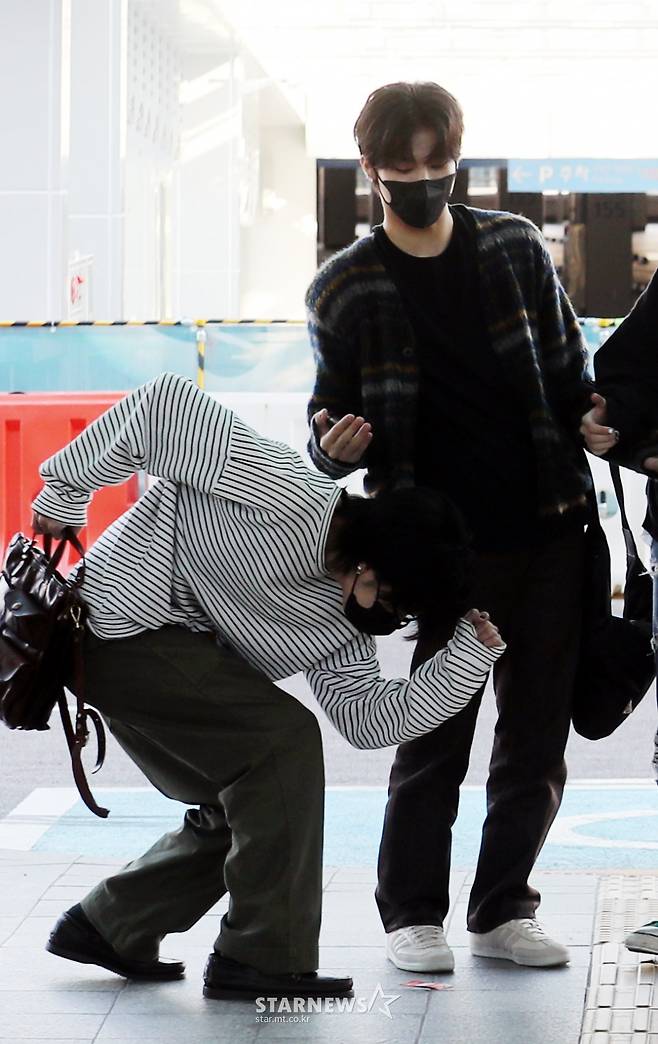 트레저 하루토-정우 '즐거운 공항포즈'[★포토]