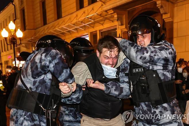 푸틴 '부분 동원령'에 러 곳곳 반대 시위…"400여명 체포"