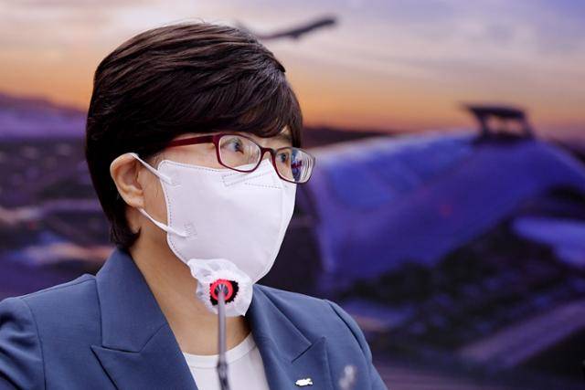 지난해 10월 8일 오전 서울 여의도 국회에서 열린 국토교통위원회의 한국도로공사, 한국교통안전공단, 한국도로공사서비스(주) 등에 대한 국정감사에서 김진숙 한국도로공사 사장이 의원들의 질의에 답하고 있다. 오대근 기자