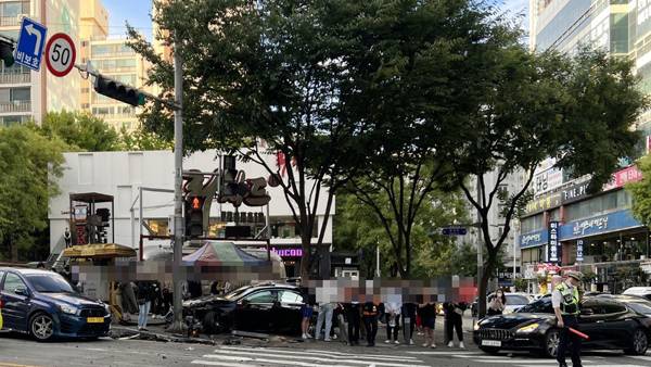 둔산동 갤러리아백화점 인근 교통사고 [독자 제공]