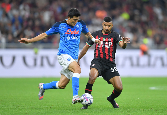 Napoli's Kim Min-Jae in action with AC Milan's Junior Messias during a game at San Siro Stadium in Milan on Sept. 18.  [REUTERS/YONHAP]