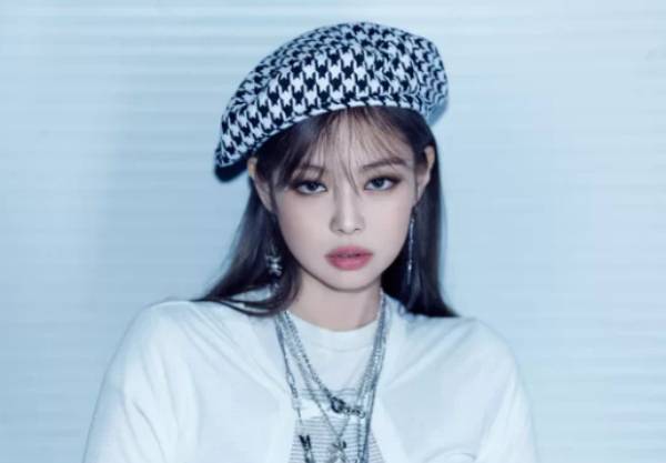 그룹 블랙핑크 멤버 제니의 팬들이 소속사 YG엔터테인먼트를 향해 사생활 사진 유출 건에 대한 대응을 촉구하고 나섰다. /사진=YG엔터테인먼트 제공