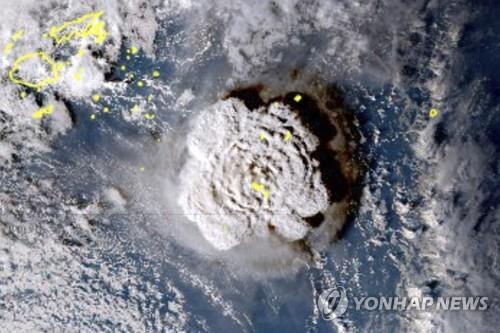 일본 기상위성이 잡은 통가 화산폭발 장면  [일본기상청 제공/ AP 연합뉴스]