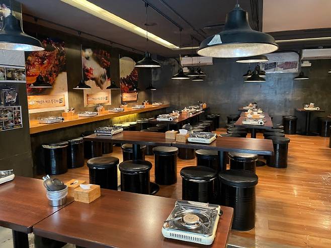 명동에 위치한 치즈 등갈비 가게 내부 모습. (사진=송혜수 기자)