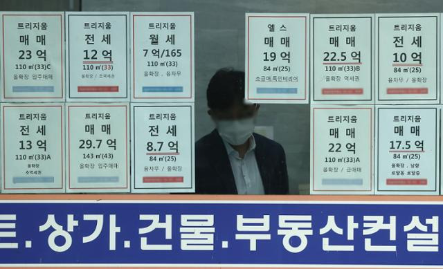 8월 29일 서울 시내 한 부동산 중개업소에 붙은 전·월세 안내문. 연합뉴스