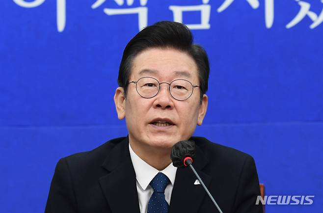 [서울=뉴시스] 최진석 기자 = 이재명 더불어민주당 대표가 지난 23일 오전 서울 여의도 국회에서 열린 최고위원회의에서 발언하고 있다. (공동취재사진) 2022.09.23. photo@newsis.com