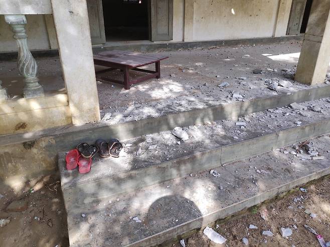 미얀마군의 무차별 공습으로 어린이 11명이 숨진 학교 주변 모습. [SNS 캡처. 재판매 및 DB 금지]