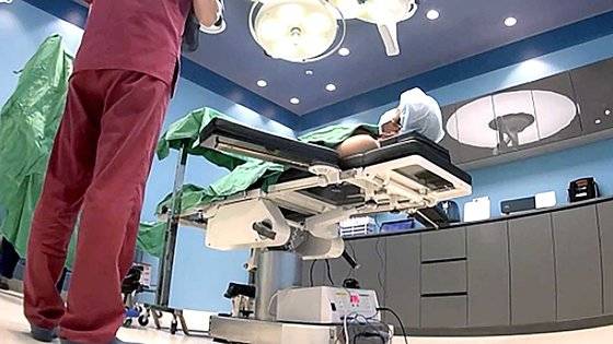 예능프로그램 '살림하는 남자들 시즌2' 속 장면. 미성년자가 포경수술 받는 장면이 그대로 방송 전파를 타 논란이 된 가운데 '방송 출연에 있어 미성년자의 자기결정권을 어떻게 보장할 것인지'에 관한 갑론을박이 이어졌다. 사진 살림남 캡처