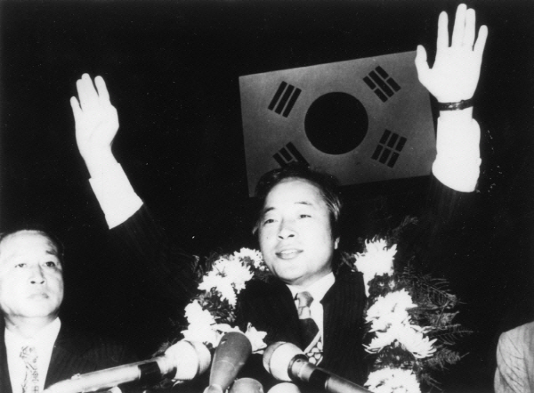 1974년 9월 22일 47세의 나이로 최연소 신민당 총재가 된 김영삼 전 대통령. 국제신문