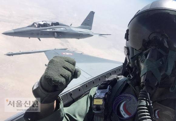 한국형 전투기 개발사업의 밑거름이 된 경공격기 FA-50의 이라크 수출버전 FA-50IQ가 이라크 상공을 날고 있다. 30년이라는 세계적으로 유례가 없는 짧은 기간에 우리는 초음속 전투기 수출국 반열에 올랐다. 이라크 공군 제공