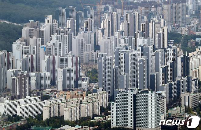 서울 송파구 롯데월드타워 서울스카이에서 바라본 서울 강남구의 아파트 단지. 2022.9.13/뉴스1 ⓒ News1 구윤성 기자