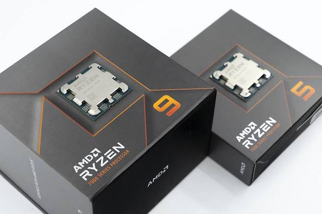 AMD 라이젠 9 7950X(좌)와 라이젠 5 7600X(우). 출처=IT동아