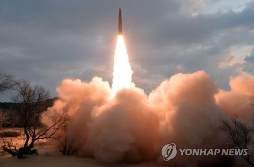 북한 탄도미사일  [평양 조선중앙통신=연합뉴스 자료사진. 국내에서만 사용가능. 재배포 금지. For Use Only in the Republic of Korea. No Redistribution]