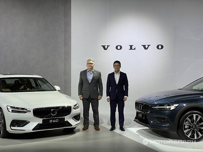 볼보자동차 닉 코너 APEC 총괄(왼쪽), 볼보자동차코리아 이윤모 대표(오른쪽)