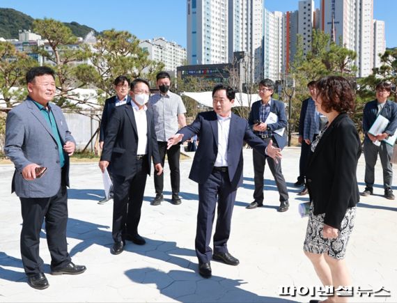 주광덕 남양주시장 27일 늘을중앙공원 주차장 조성 공사현장 방문. 사진제공=남양주시