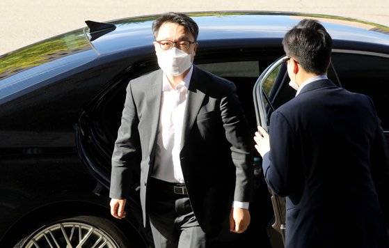 김진욱 고위공직자범죄수사처(공수처) 처장이 27일 오전 경기도 정부과천청사 공수처로 출근하고 있다. 뉴스1.