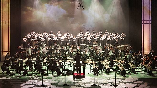 The Contemporary Gugak Orchestra and Winner Opera Chorus perform "Arirang, Never Ending Song" at a concert in June 2021. (National Gugak Center)