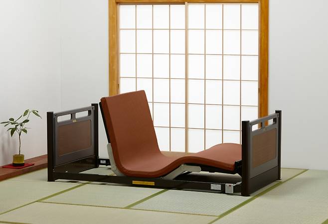 일본 프랑스베드의 낙상방지 전동침대 '플로어베드'