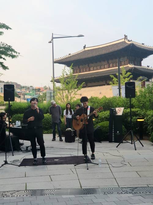 와인 앤 버스커 공연