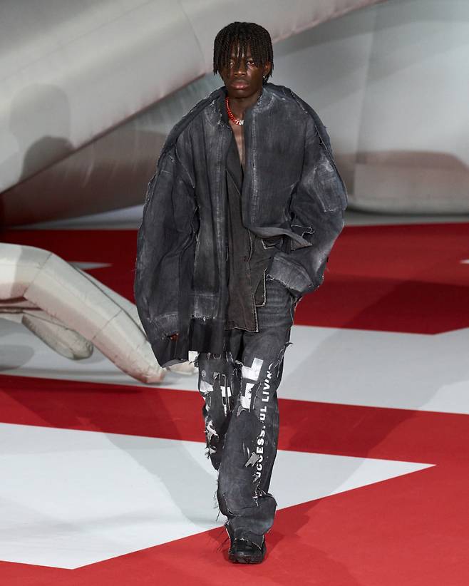 사진 : 디젤(DIESEL), 밀라노 알리안츠 클라우드 아레나 '2023 봄/여름 컬렉션 쇼' ⓒDIESEL