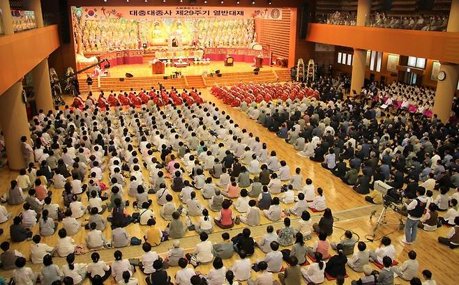 [단양=뉴시스] 이병찬 기자 = 천태종 총본산 충북 단양 구인사 광명전에서 28일 제2대 종정 대충대종사 29주기 추모 열반대재가 열리고 있다.(사진=천태종 제공) 2022.09.28. photo@newsis.com *재판매 및 DB 금지