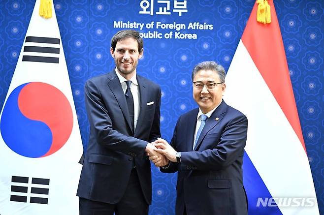 [서울=뉴시스]박진 외교부 장관이 28일 한국을 방한한 훅스트라 네덜란드 외교장관과 외교장관회담을 개최했다. (사진=외교부 제공) 2022.09.28. photo@newsis.com