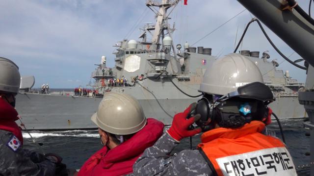 28일 동해 해상에서 한미 해군 간 연합 기동군사훈련이 진행되고 있다. 해군 제공