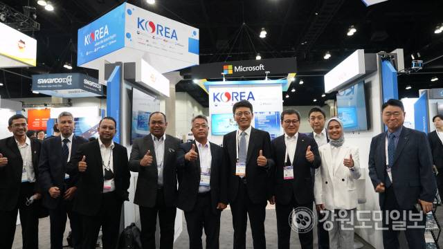 ▲ 미국 LA ITS 세계총회에 참가한 김홍규 시장 등 대표단은 지난 20일(한국시간) LA컨벤션에서 한국관(강릉관) 개관식에 참석, 본격적인 홍보활동을 펼쳤다.