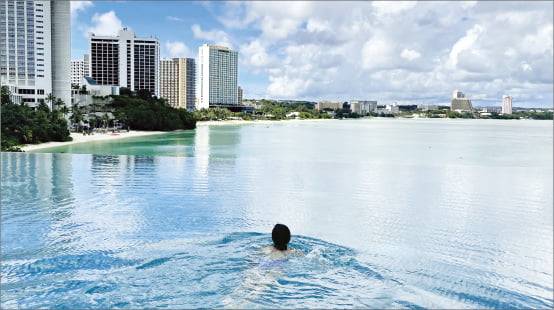 더 츠바키 타워의 ‘인피니티풀’.