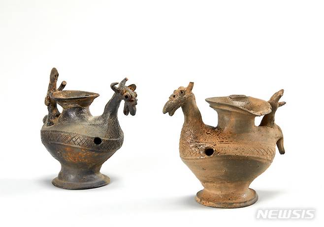 [나주=뉴시스] 국립나주박물관이 오는 30일부터 내년 2월5일까지  '고대 영산강 사람과 동물' 기획특별전을 연다. 사진은 서로 닮은 상서로운 동물 모양 토기. (이미지=국립나주박물관 제공) 2022.09.29.