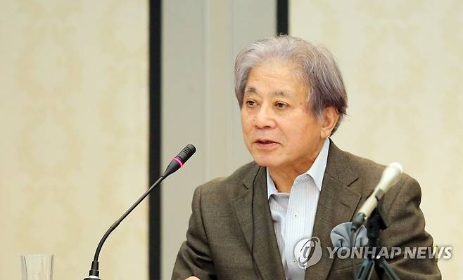 발언하는 오코노기 마사오 게이오대 명예교수 [연합뉴스 자료사진]