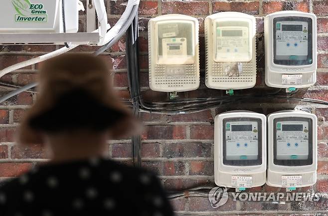 사진은 지난 19일 서울 시내 주택가의 전기 계량기 모습. [연합뉴스 자료사진]