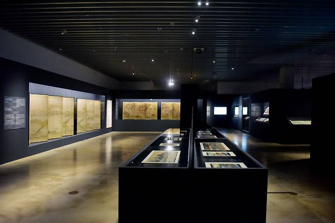 View of exhibition, "Scenes Around Sumidagawa River in Edo Tokyo," at the Seoul Museum of History (Seoul Museum of History)