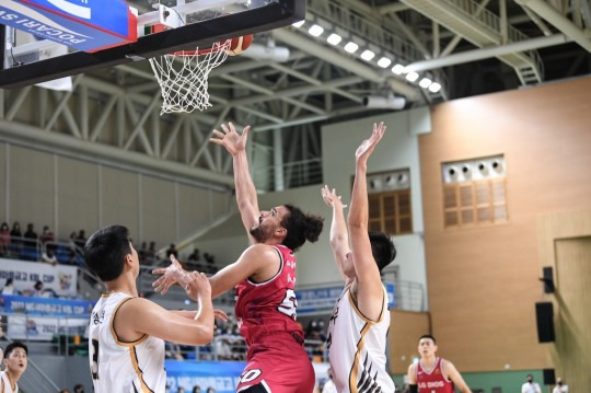 골밑을 지배한 아셈 마레이[KBL 제공]