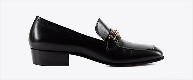 생 로랑 바이 안토니 바카렐로&nbsp;