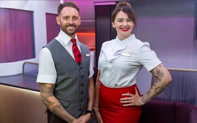 지난 6월 버진애틀랜틱 항공사 측이 직원들의 문신 노출 허용해 화제가 된 바 있다.