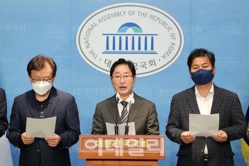 3일 오전 서울 여의도 국회 소통관에서 열린 더불어민주당 윤석열정권 정치탄압대책위원회 기자회견에서 박범계 위원장이 ‘감사원의 문재인 전 대통령 조사’와 관련해 발언하고 있다. (사진=노진환 기자)