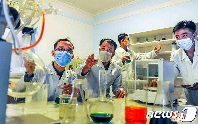 北 김책공업종합대 나노물리공학연구소 '기술 개발 열중'