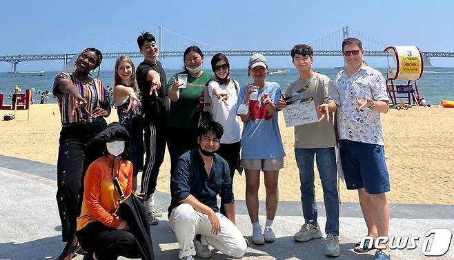 2022 마을영화만들기 '귀와 혀' 제작팀.(BIFF 사무국 제공)