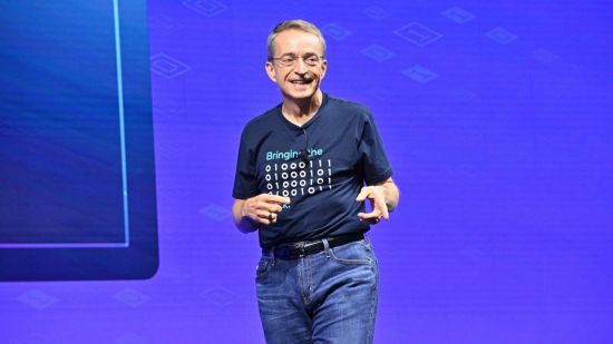 팻 겔싱어 인텔 CEO가 이노베이션 2022 첫째날 기조연설을 진행하고 있다. / 제공=인텔